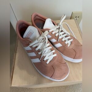 Adidas Women’s VLCourt 3.0 Lace Up Sneakers 6.5